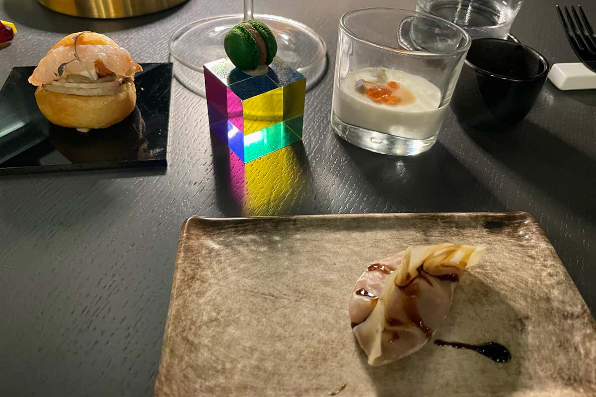 Antipasti di benvenuto Giappone e Italia si incontrano, Andrea Fusco alla guida delle cucine del Taki Off