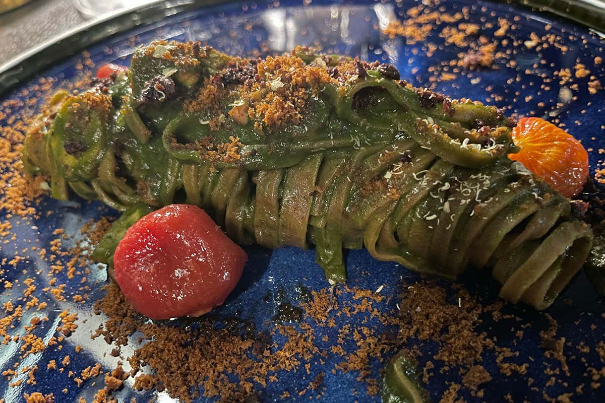 Tagliolino alla farina di castagne con polpo, olive taggiasche e maionese di pistacchi Giappone e Italia si incontrano, Andrea Fusco alla guida delle cucine del Taki Off