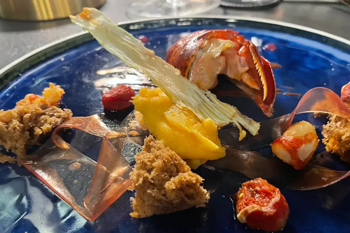 Astice blu come se fosse alla catalana Giappone e Italia si incontrano, Andrea Fusco alla guida delle cucine del Taki Off