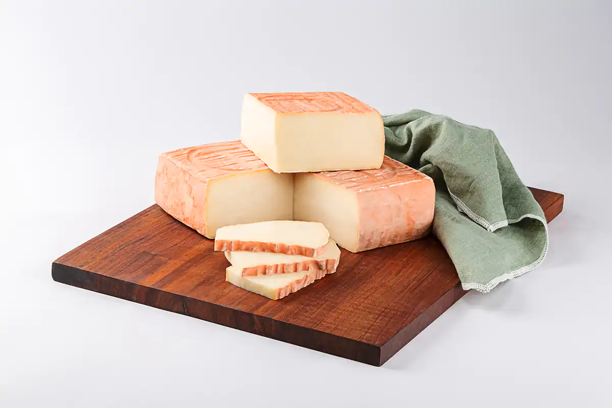 Nel 2020 sono state 8.368 le tonnellate di formaggio prodotte Taleggio Dop, flessione mordiba Tengono export e grande distribuzione