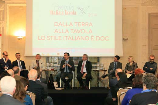da sinistra: Tiziano Tempestini, Ettore Prandini, Alberto Lupini, Maurizio Martina, Lino Stoppani, Aldo Cursano, Donatella Cinelli Colombini e Massimo Bottura da sinistra: Tiziano Tempestini, Ettore Prandini, Alberto Lupini, Maurizio Martina, Lino Stoppani, Aldo Cursano, Donatella Cinelli Colombini e Massimo Bottura