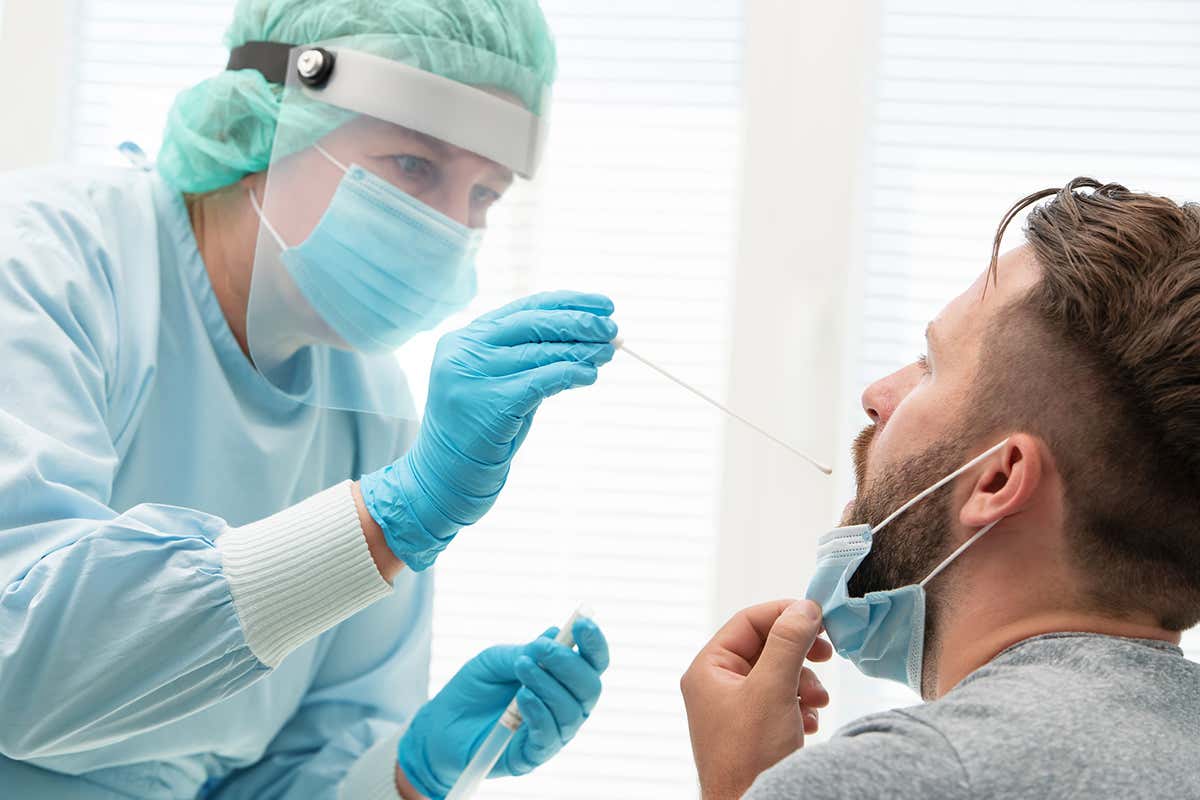 Si pensa all'obbligo del tampone per partecipare ai grandi eventi affollati anche per i vaccinati Tampone ai vaccinati: non sembra servirà per il ristorante Si pensa all'obbligo del tampone per partecipare ai grandi eventi affollati anche per i vaccinati Tampone ai vaccinati: non sembra servirà per il ristorante