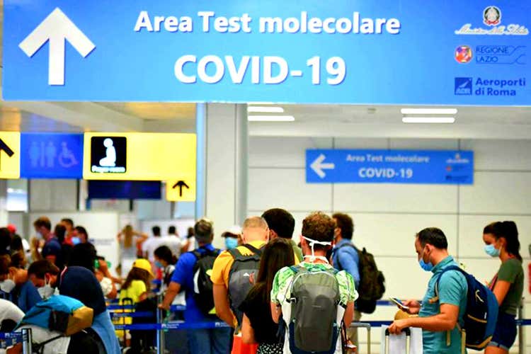 Tampone e quarantena per chi torna dall'estero Pasqua all'estero, nuove regole Al rientro, quarantena e tampone