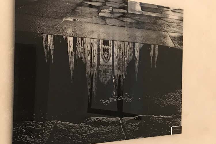 Milano al contrario nelle pozzanghere (A Milano debutta AcquadaIn cucina il talento di Sara Preceruti)