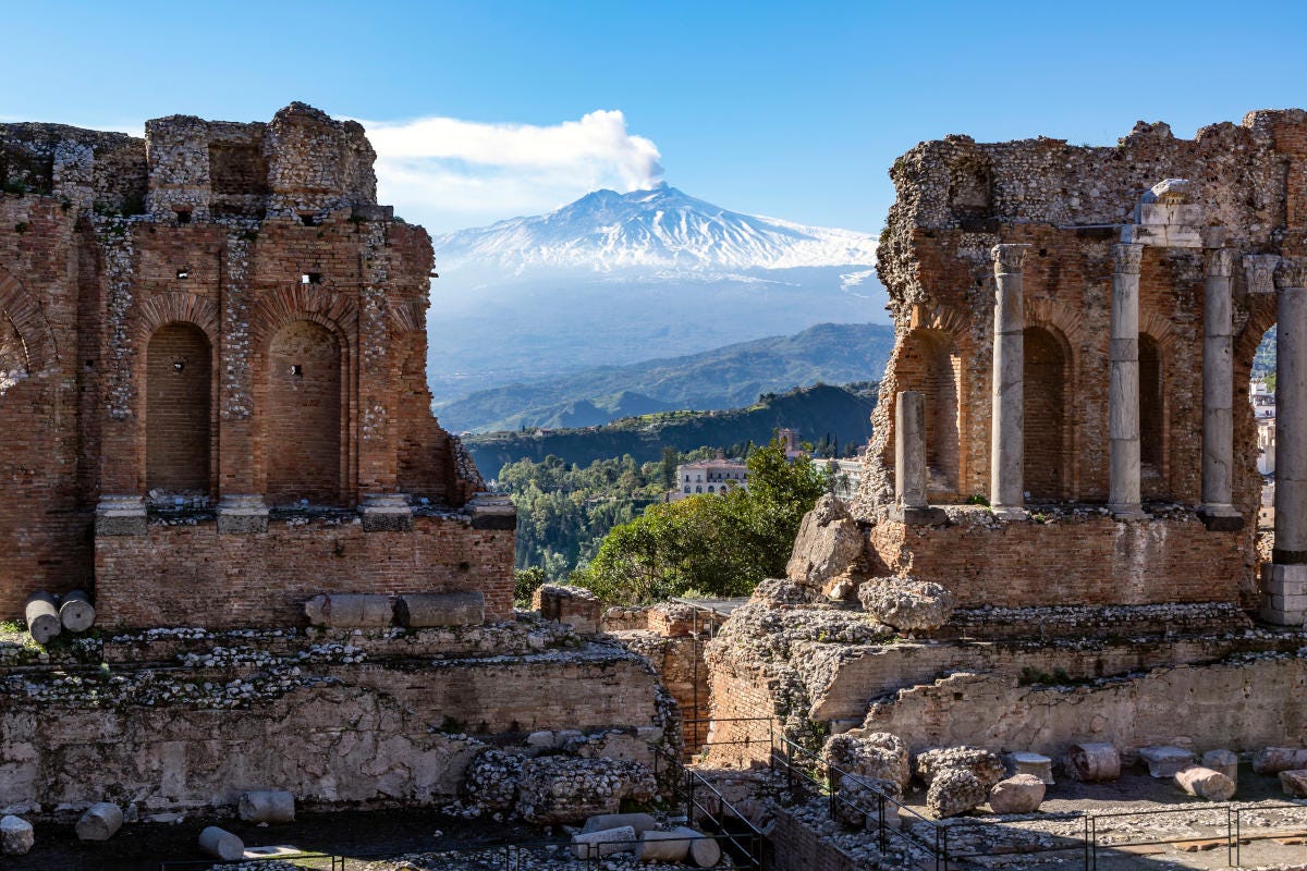 vulcani, arte, cultura, enogastronomia: Taormina è un esempio di cosa offre il Suid Turismo, il Sud può ripartire subito Ma serve allungare la stagione