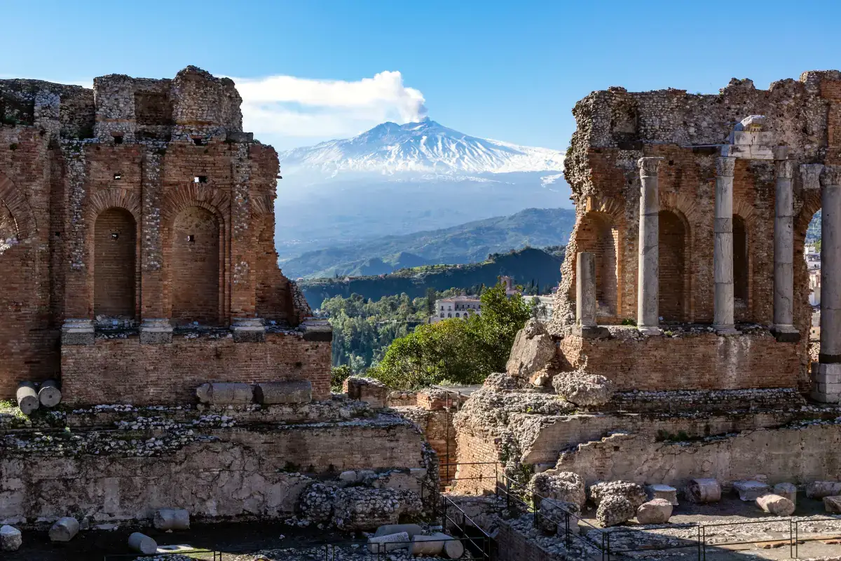 vulcani, arte, cultura, enogastronomia: Taormina &egrave; un esempio di cosa offre il Suid Turismo, il Sud pu&ograve; ripartire subito Ma serve allungare la stagione