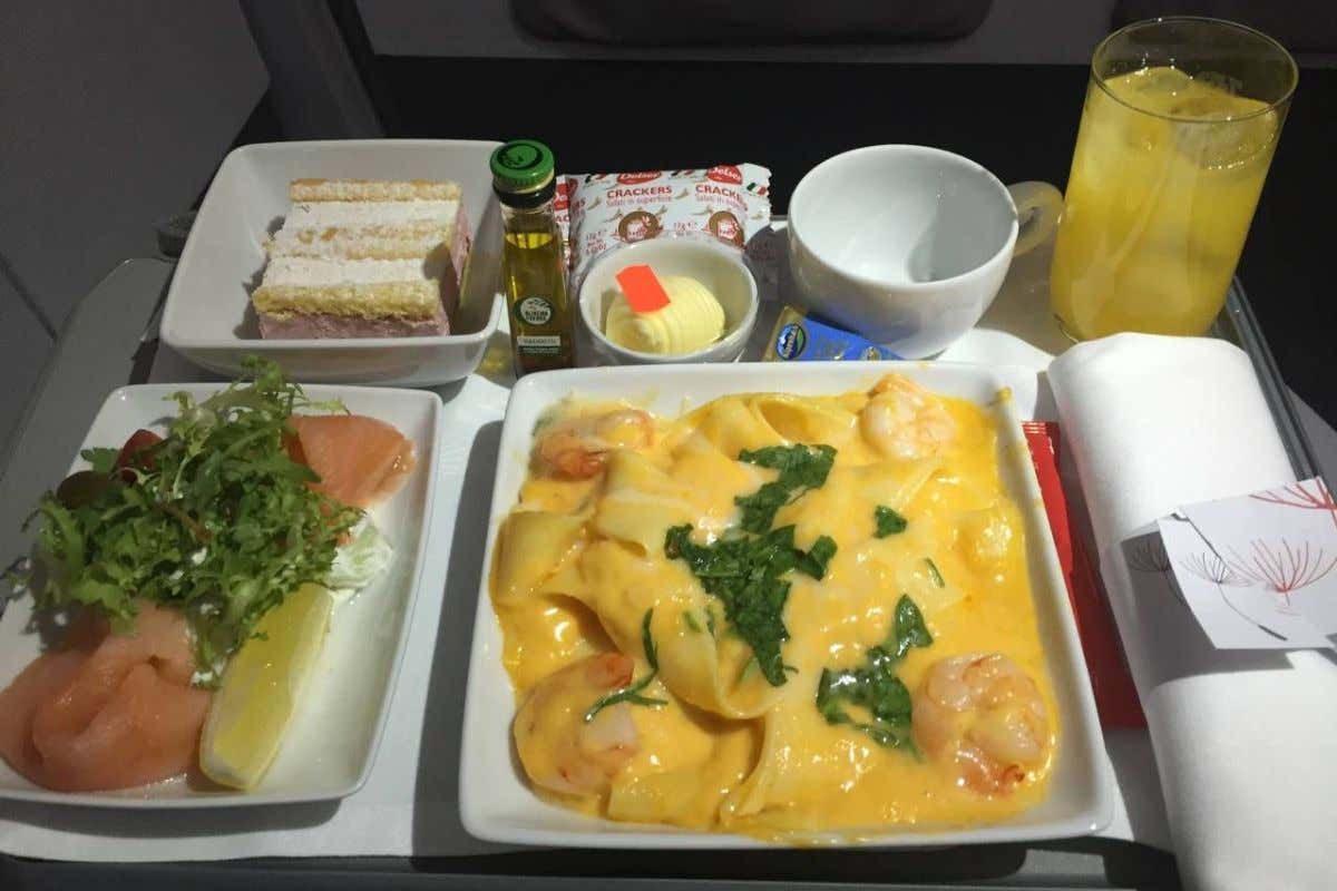 Ecco cosa si mangia in aereo su un volo per il Sudamerica di Tap Air Portugal