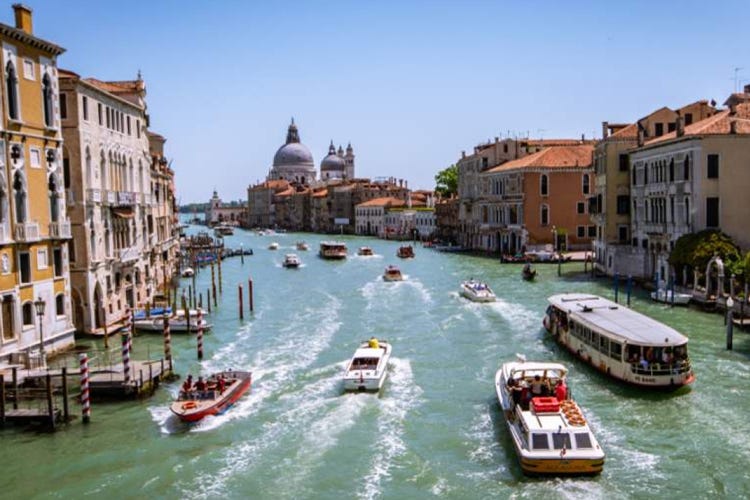 Da lunedì a Venezia in vigore le targhe alterne (Targhe alterne a Venezia per ridurre l’inquinamento)