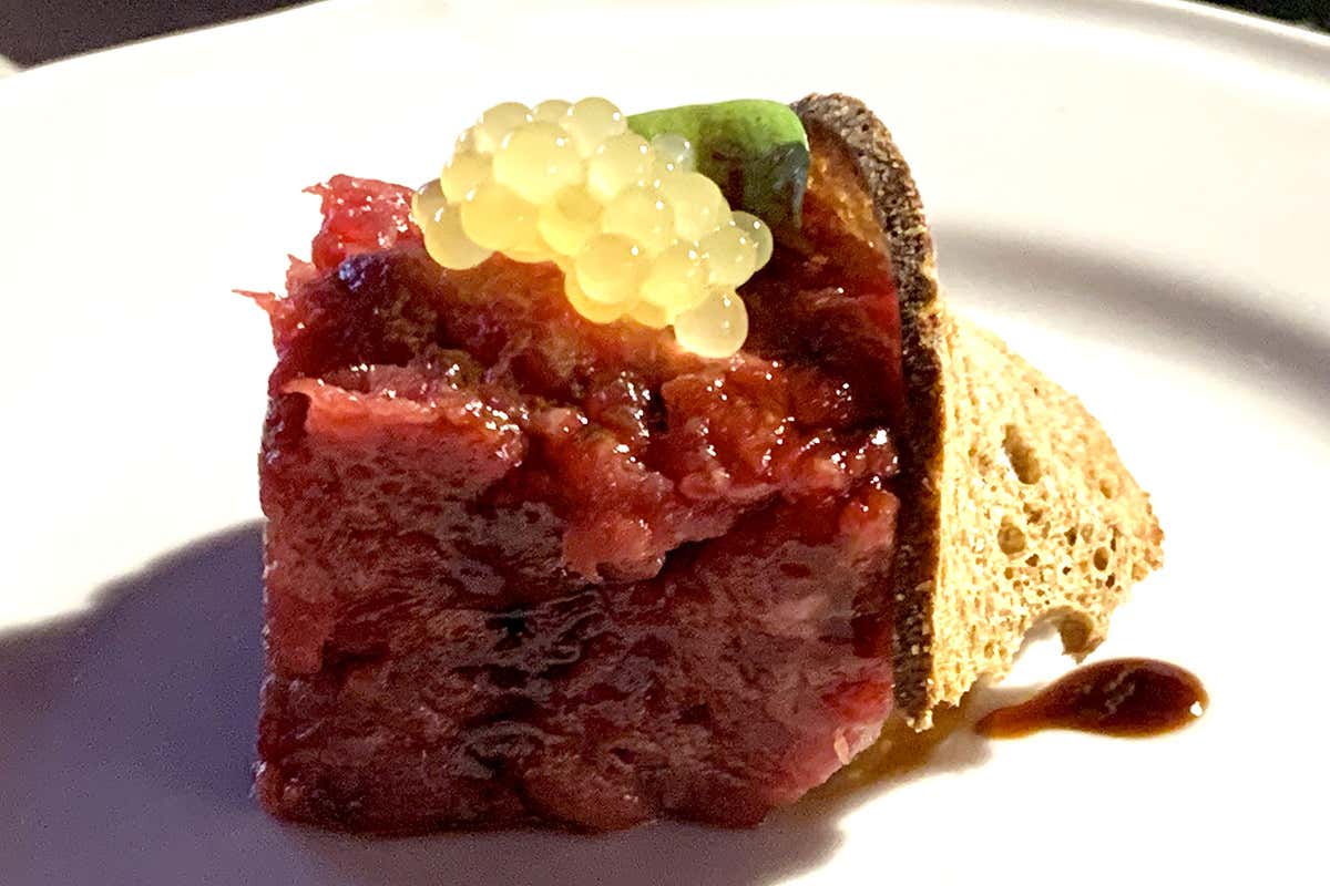 La Tartare di Gianni Tarabini con uova di trota della Val Masino Una cena firmata Euro-Toques per salutare alla grande la design week