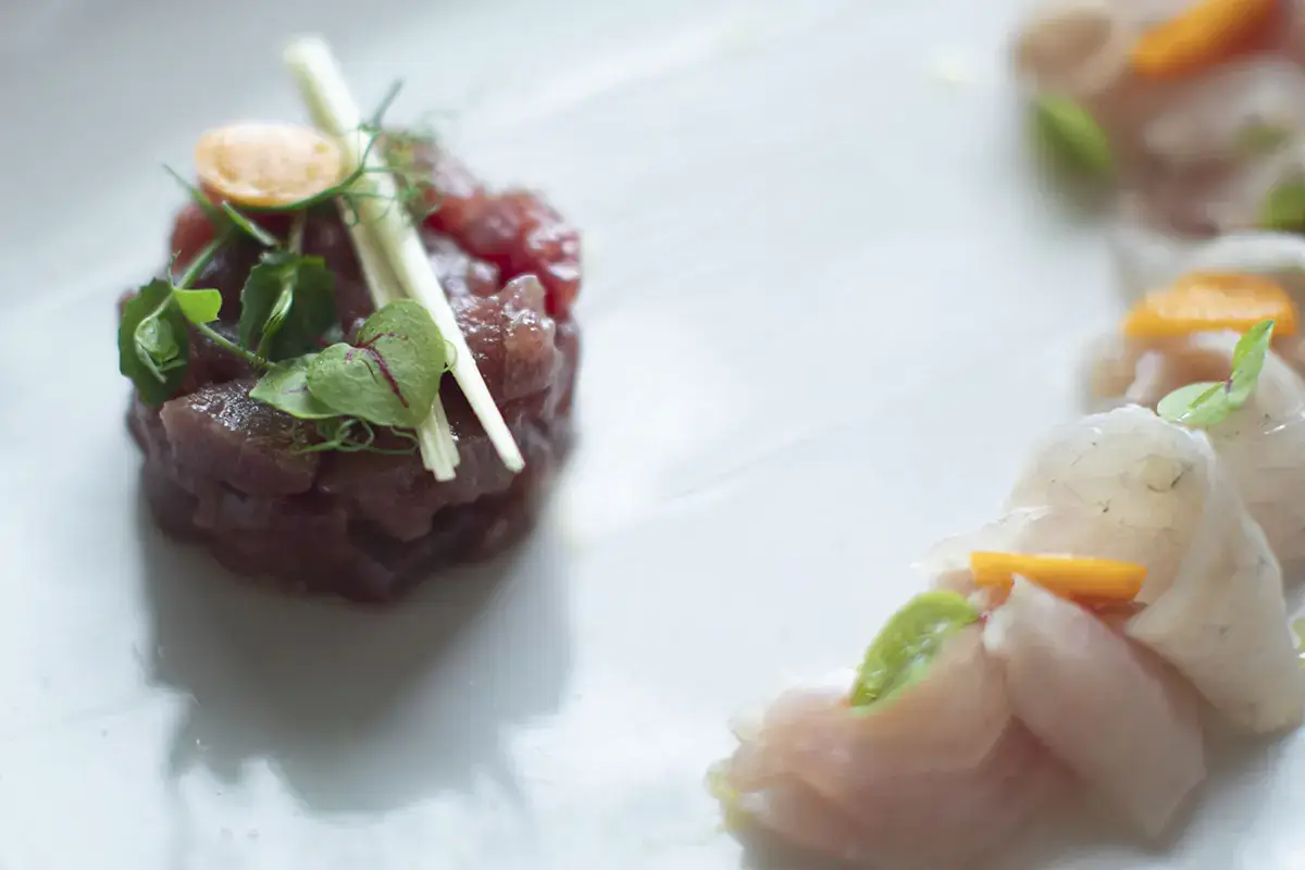 ... tartare trovano grande spazio nella sezione antipasti Il porto sicuro per gli amanti del buon pesce romani è Harbour Bistro di Mare
