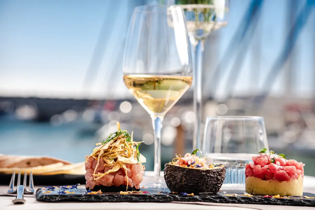 La tartare del Lux&nbsp; Grandi classici e innovazione: ecco dove mangiare a Ferragosto a Roma