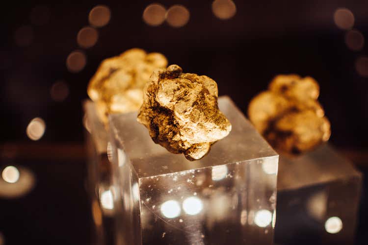 Il tartufo bianco sar&agrave; protagonista della serata (Ingiulla, Knam e Priyan interpretano il tartufo bianco)