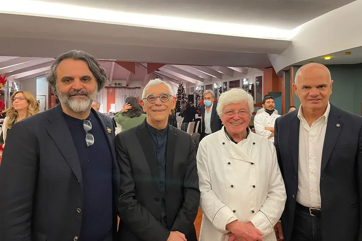 Quattro cuochi ospiti: Marco Stabile, Paolo Teverini, Nico Giacomel ed Enrico Derflingher Acqualagna, ecco una scuola di formazione per gli chef del tartufo. Derflingher primo