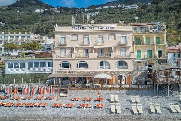 Taverna del Capitano Una vacanza con il Capitano? Il benvenuto a bordo di Alfonso Caputo