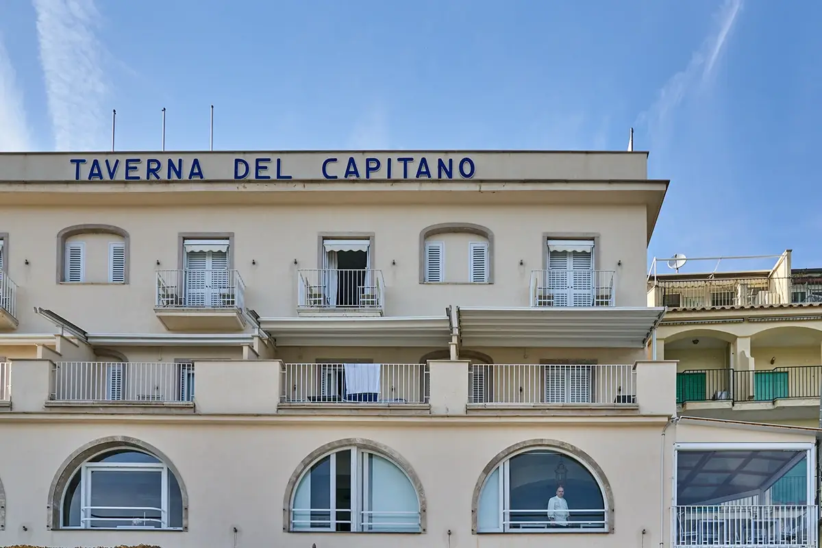 Undici le stanze Dove porta la rotta per la felicità? Alla Taverna del Capitano