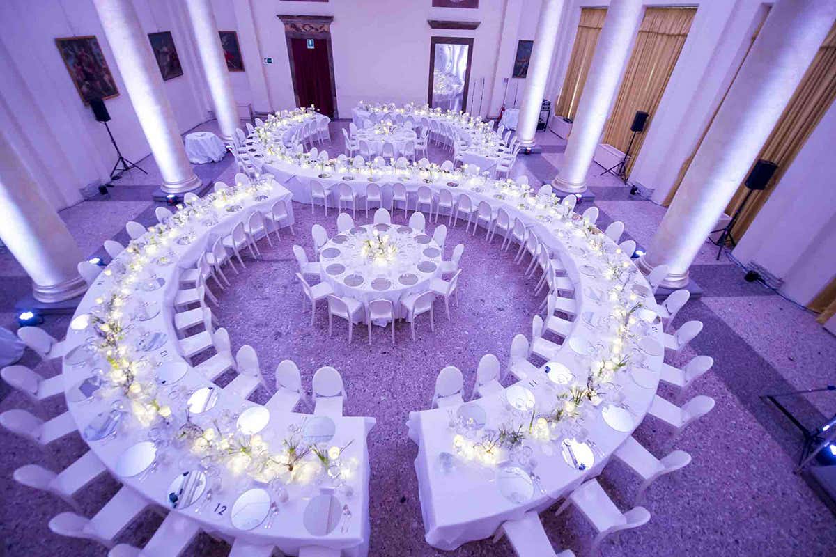 Un allestimento scenografico Martino Crespi, star del tablescaping