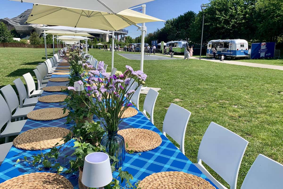 Una tavola di 100 metri a CityLife: la festa della convivialità firmata Galbani Una tavola di 100 metri a CityLife: la festa della convivialità firmata Galbani