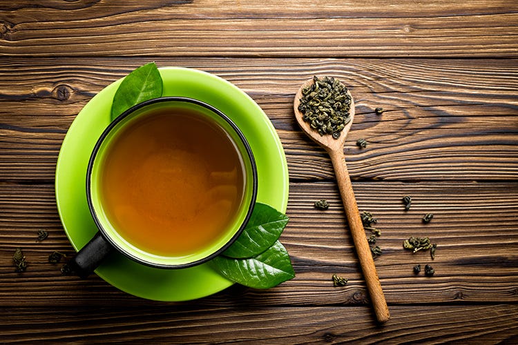 Il tè verde porta a un calo del 25% delle malattie cardiache (Il tè caldo allunga la vita Bastano tre tazzine la settimana)