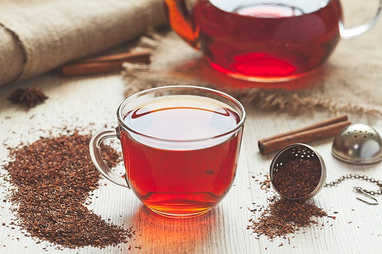 L’ora del tè, magica bevanda Rooibos, rosso e profumato