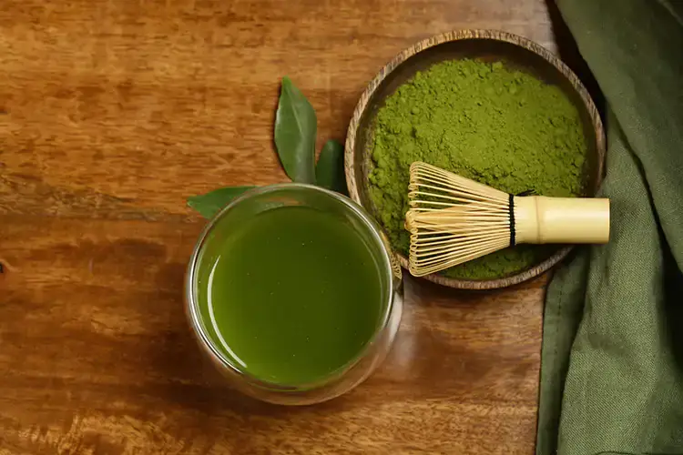Quando e quanto tè verde bere al giorno? Utile per evitare la depressione e colesterolo