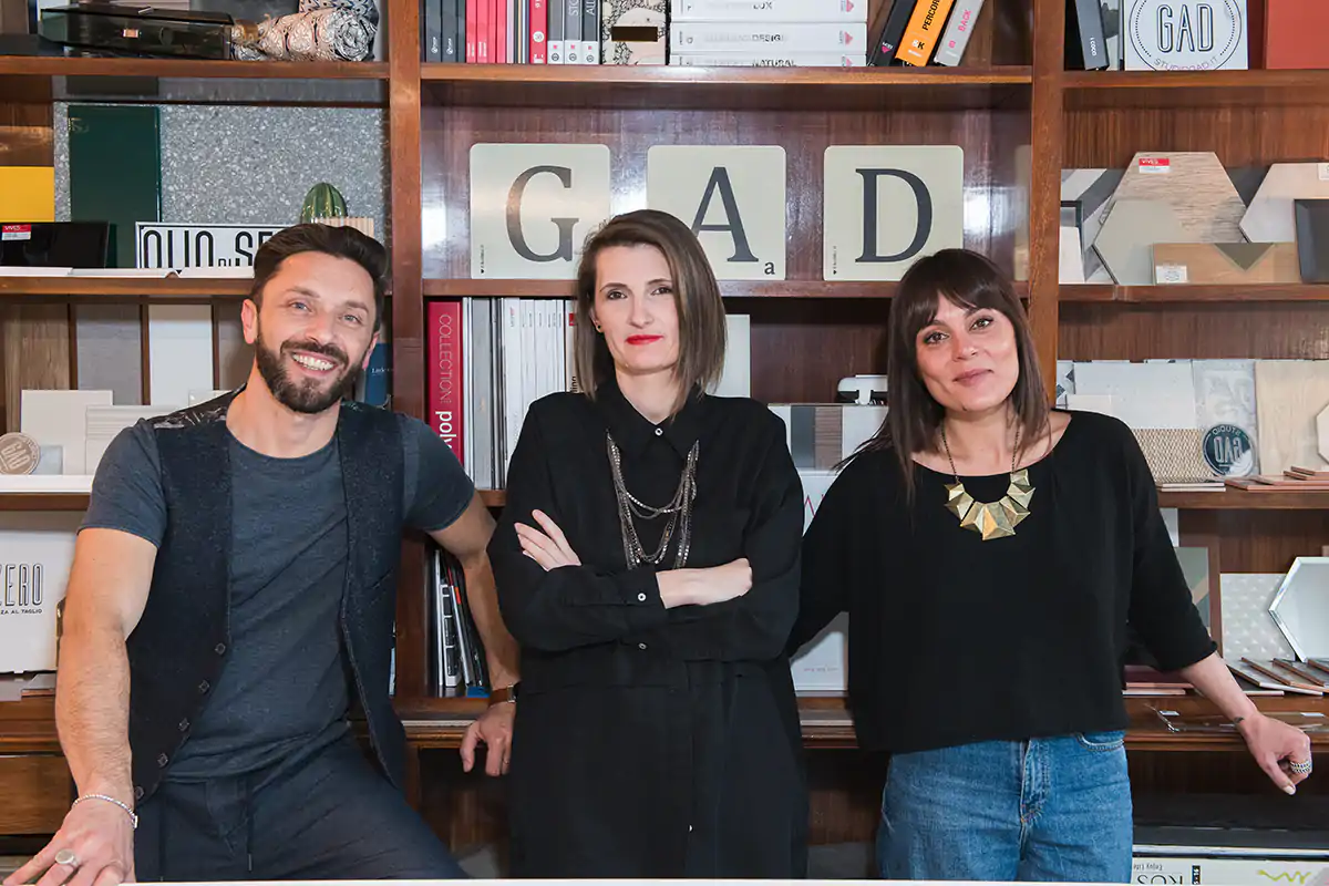 Il team creativo dello Studio Gad. A sinistra, Nicodemo Albanese Riaperture, assalto al plateatico Tocca ai Comuni dare una risposta