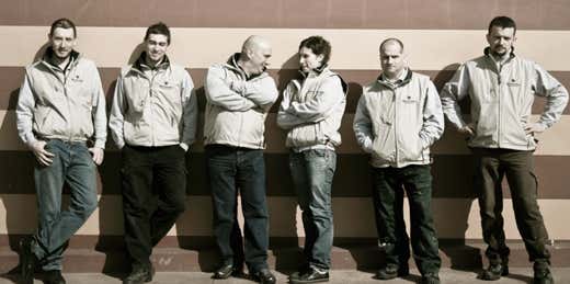 Da sinistra: Nicola Ondei, Stefano Gesa, Fabio Tonni, Antonia Tancredi (enologo), Sergio Gatti (responsabile produzione), Diego Turelli Da sinistra: Nicola Ondei, Stefano Gesa, Fabio Tonni, Antonia Tancredi (enologo), Sergio Gatti (responsabile produzione), Diego Turelli