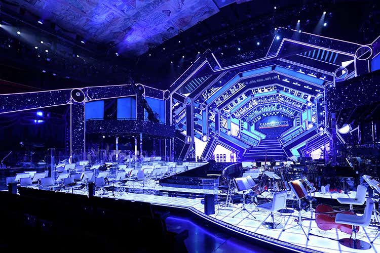 La scenografia del Teatro Ariston per il Festival 2021 - Sanremo, scattano i divieti pro-Festival:Ariston blindato