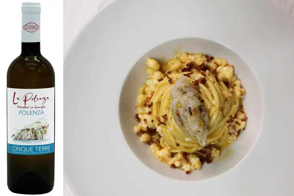 Cinque Terre Doc La Polenza con &ldquo;Carbonara di gamberi con tartare di gambero al pistacchio e guanciale croccante&rdquo; di Francesco Restivo del Ristorante Il Chiostro a Cimitile (Na), socio Euro-Toques Italia &pound;$L&rsquo;Italia del vino:$&pound; tre calici delle Cinque terre