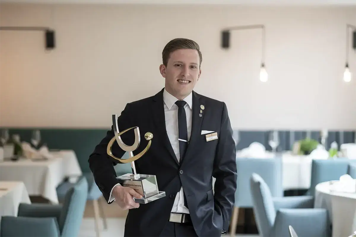 Il sommelier Eros Teboni è il nuovo brand ambassador di Bacio della Luna