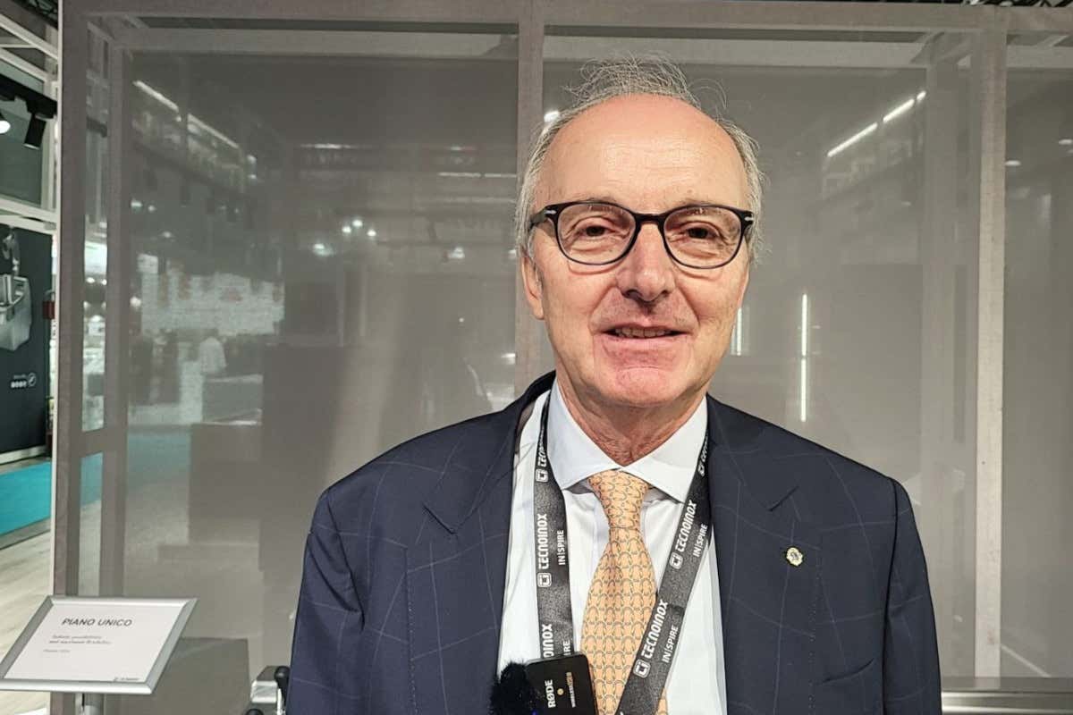 Novità da Tecnoinox: forni touchscreen e piani cottura a gas ermetico