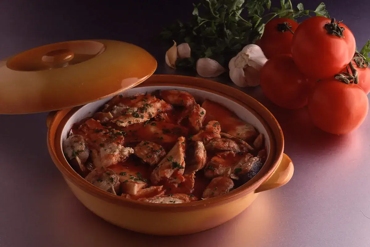 Tegamaccio di pesce d'acqua dolce Pesci d&rsquo;acqua dolce, prelibatezze da servire in tavola