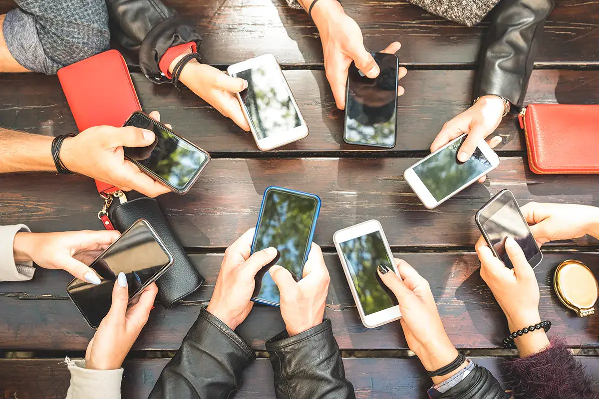 17 le persone indagate per le chat Telegram sul canale Basta dittatura Perquisizioni ai no-vax dopo i messaggi negazionisti su Telegram
