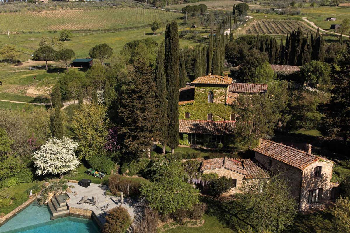 Tenuta degli Dei, dove il vino racconta la storia della famiglia Cavalli Tenuta degli Dei, dove il vino racconta la storia della famiglia Cavalli