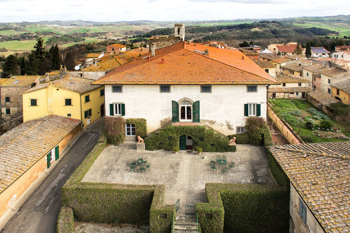 La villa della famiglia Venerosi Pesciolini a Ghizzano Tenuta di Ghizzano enoturismo nella Doc Terre di Pisa