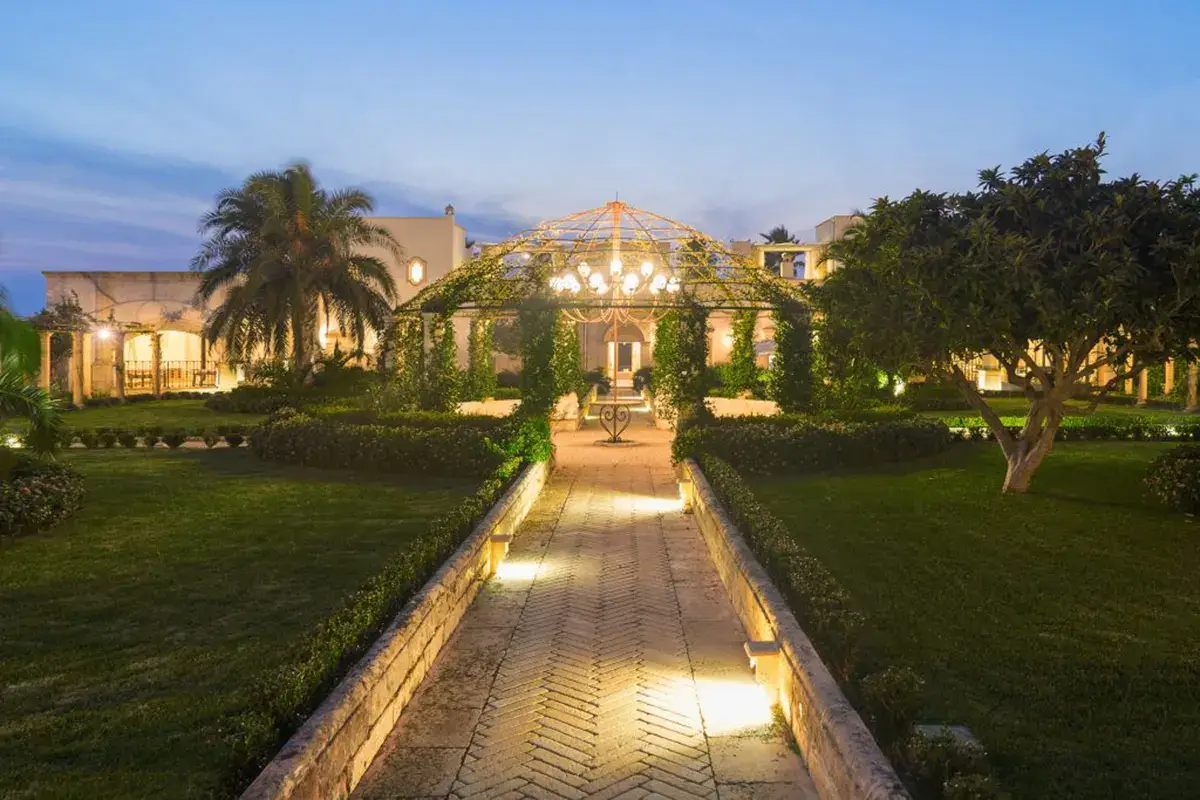 L'ingresso della Tenuta Tenuta Mos&egrave;, tutto il top della Puglia in una location