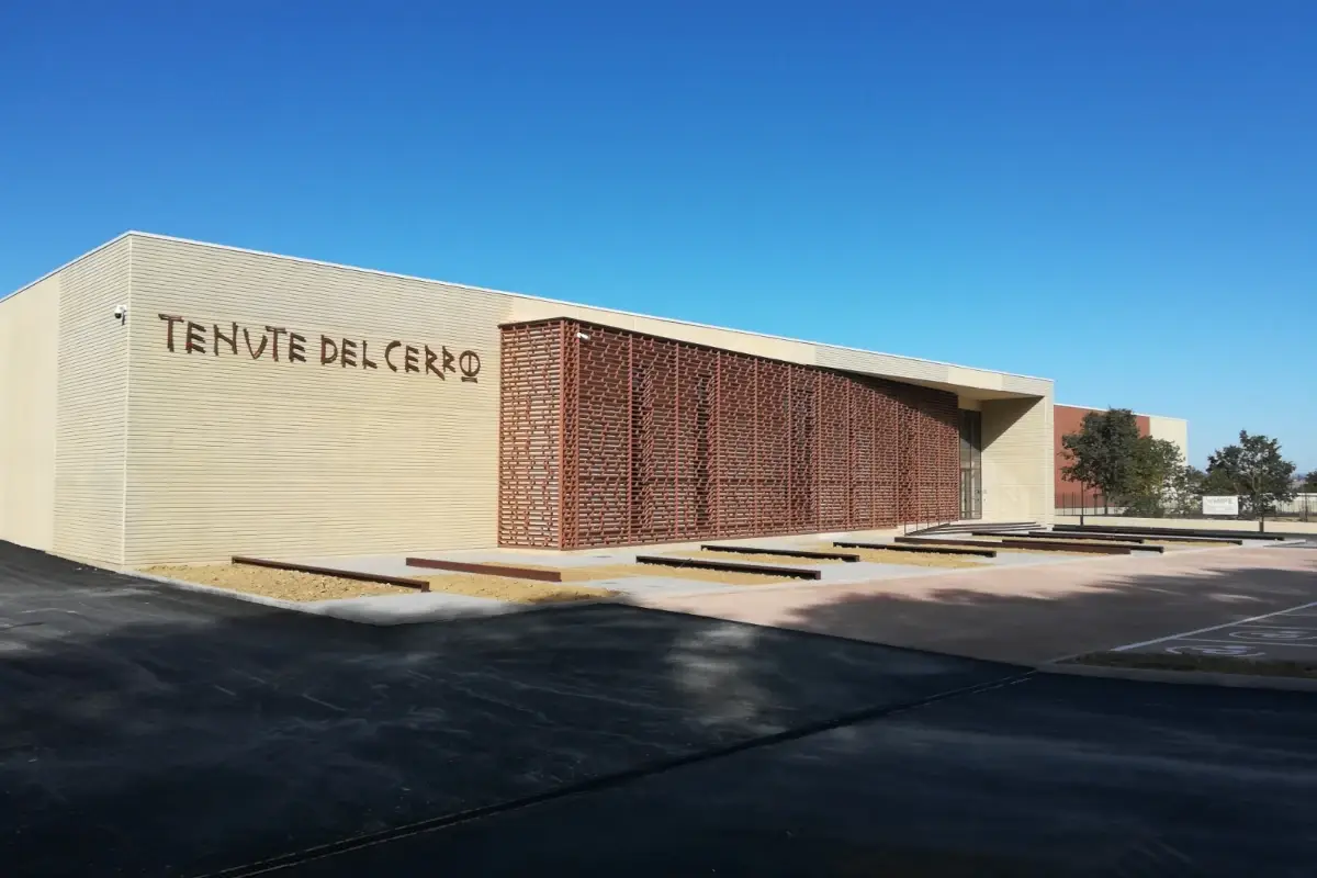 Tenute del Cero: la cantina Le Cerraie Vino: Tenute del Cerro inaugura la nuova cantina