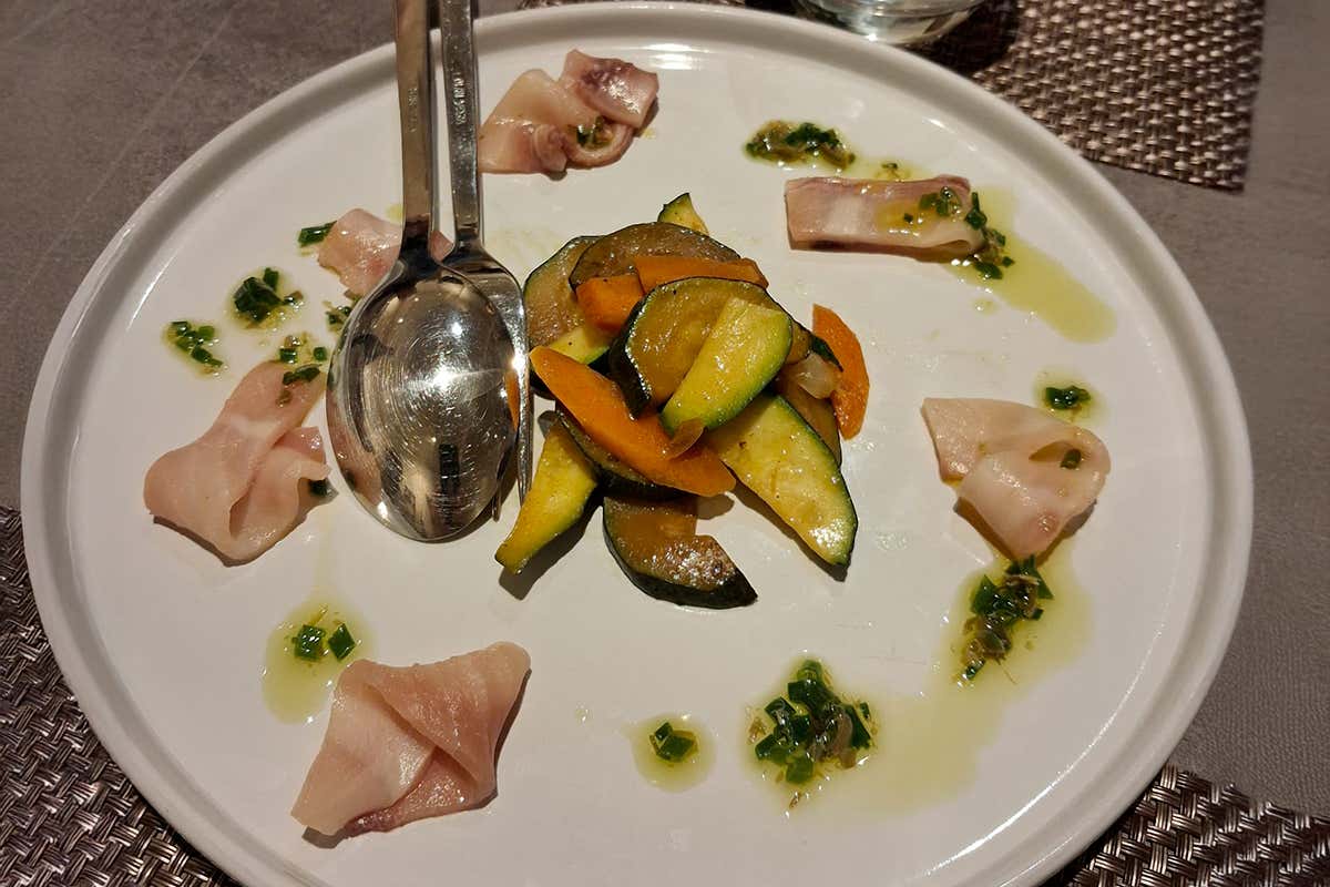 Carpaccio di pesce con verdure