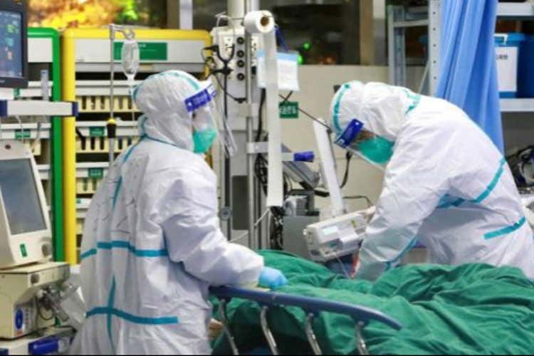 Cure in terapia intensiva - Non respiro più. L'ultimo sms del medico stroncato dal virus