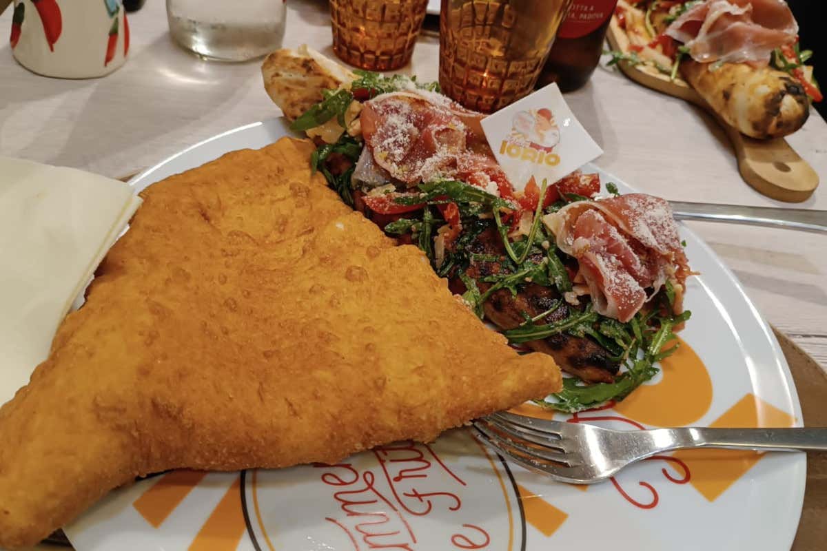 La pizza fritta di Teresa Iorio