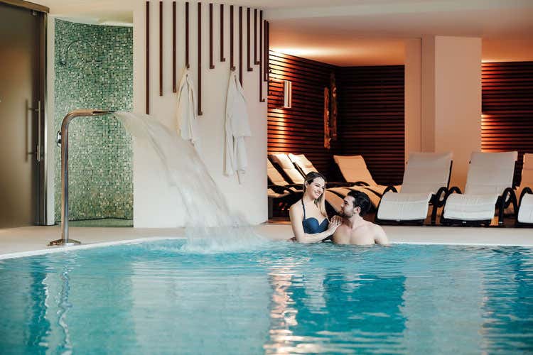 La piscina coperta &egrave; lunga 25 metri (La nuova Spa e i piatti di Venturini arricchiscono le terme di Comano)