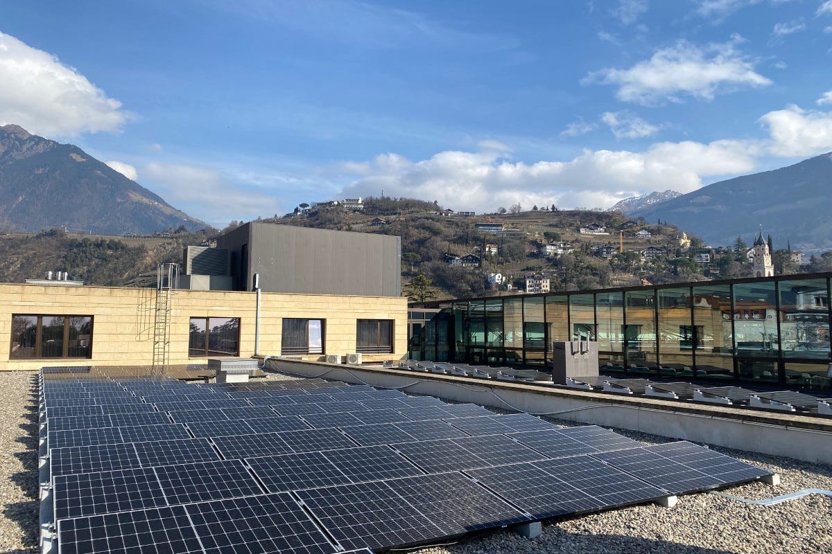 Il nuovo impianto fotovoltaico di Terme Merano  Da Terme Merano si fa il bagno in un laghetto di acqua purissima