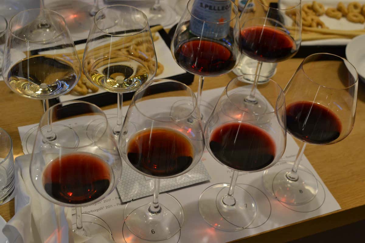 I vini vulcanici in degustazione alla Terrazza Gallia I vini delle terre vulcaniche alla conquista di Terrazza Gallia