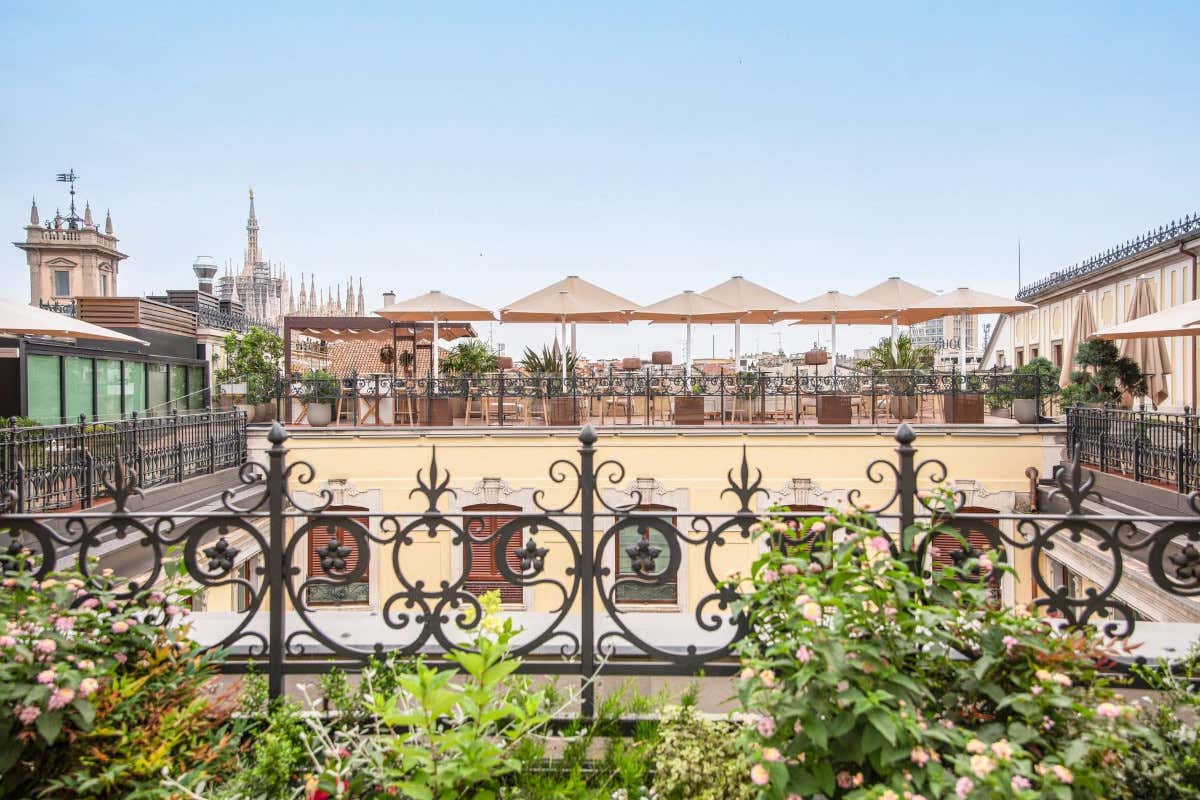 Isola Ristorante riapre la terrazza Milano dall'alto: Isola Ristorante riapre la terrazza con vista Duomo