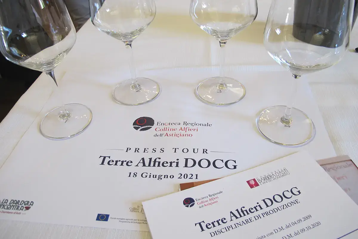 La presentazione della Docg Terre Alfieri Terre Alfieri, la Docg che omaggia la crescita di Arneis e Nebbiolo