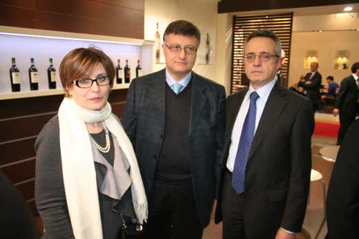 Daniela e Paolo Mastroberardino insieme al ministro Mario Catania Daniela e Paolo Mastroberardino insieme al ministro Mario Catania