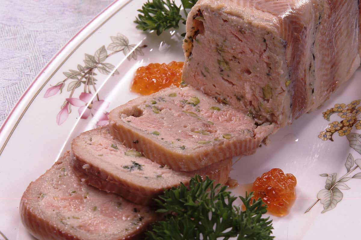 Terrina di trota e salmone Pesci d’acqua dolce, prelibatezze da servire in tavola Terrina di trota e salmone Pesci d’acqua dolce, prelibatezze da servire in tavola