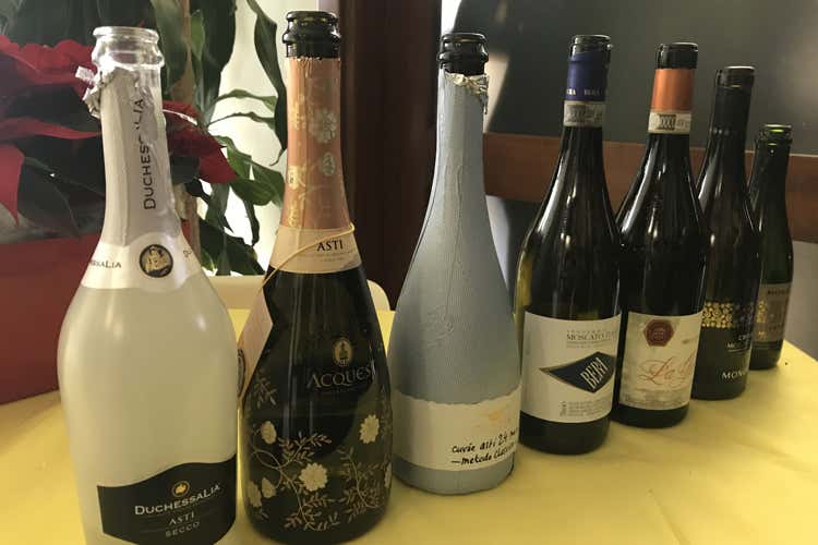 Le bollicine di Asti (Il territorio del Moscato Bianco Un brand da rivelare agli enoturisti)