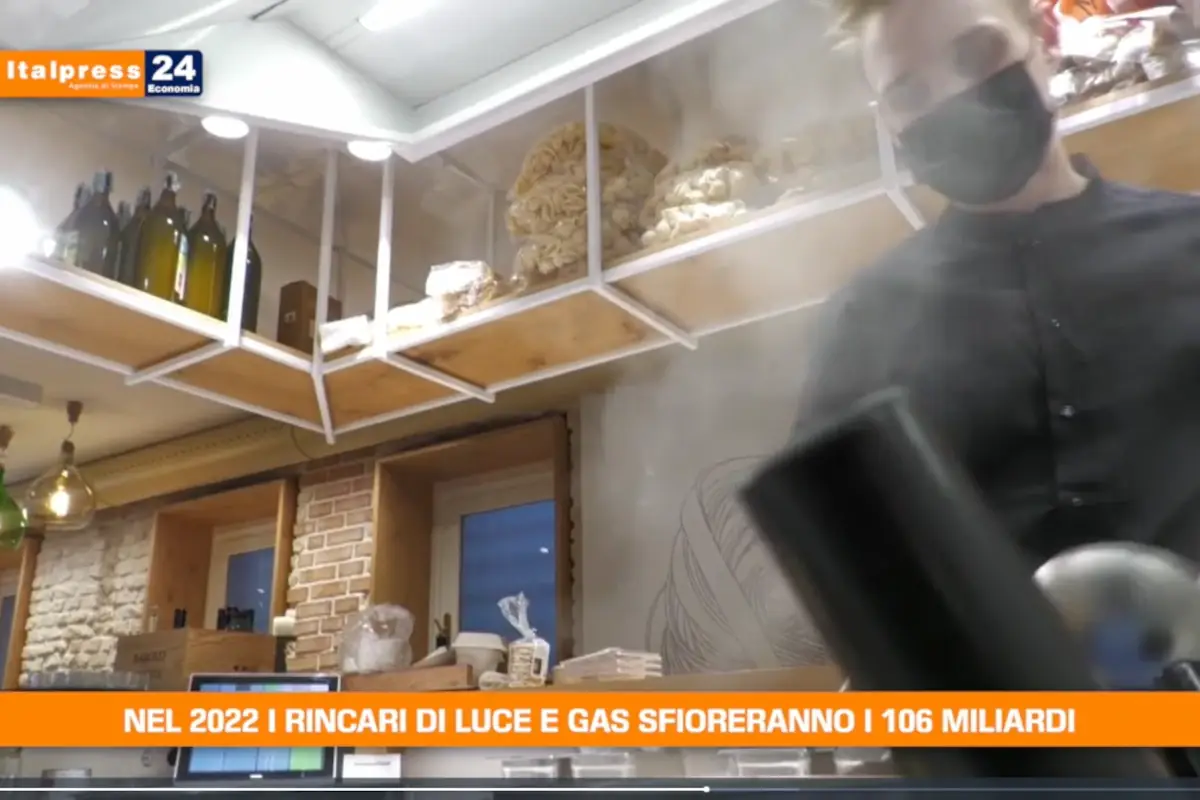 [TG Economia]: Nel 2022 i rincari di luce e gas sfioreranno i 106 miliardi