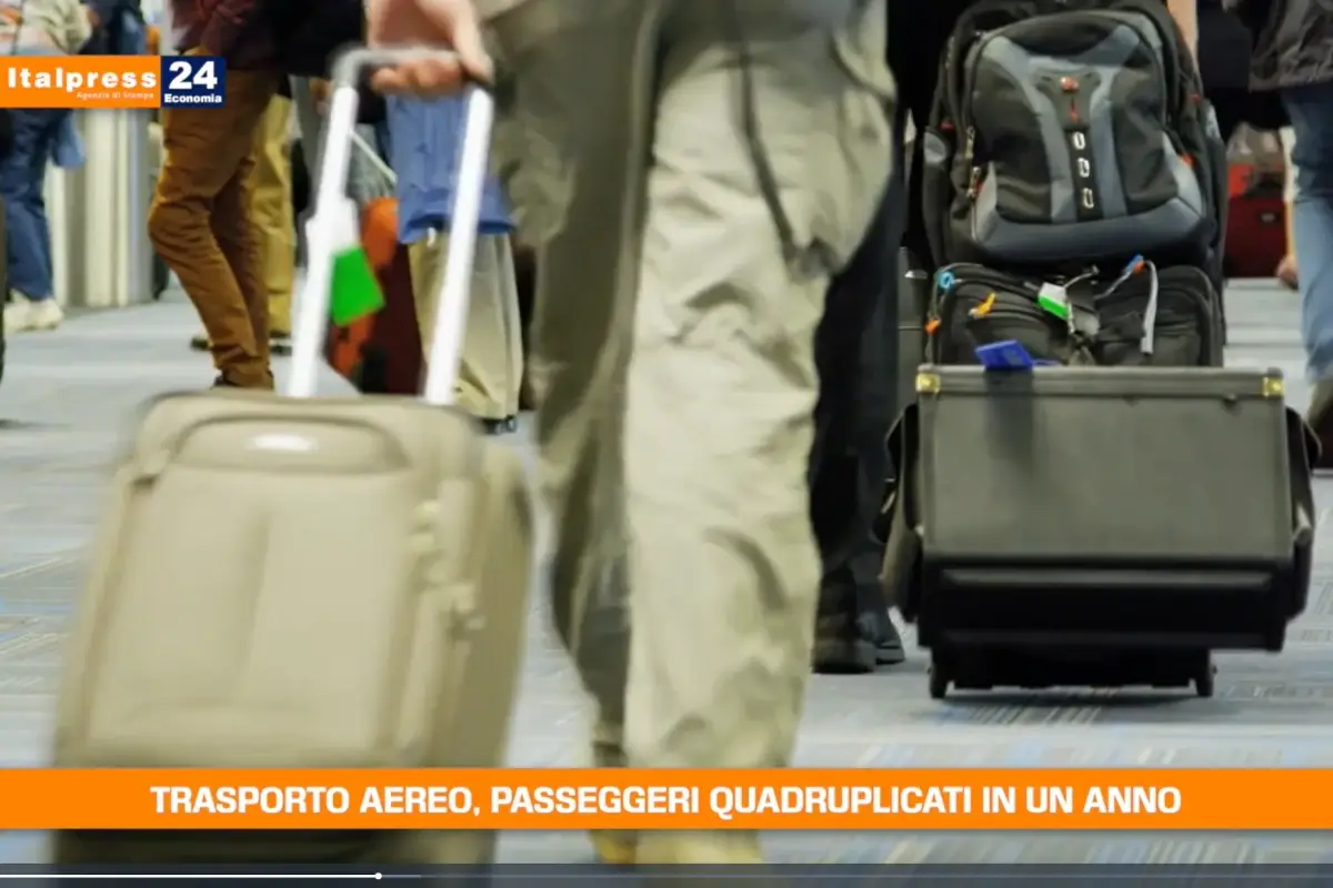 [TG Economia]: Trasporto aereo, passeggeri quadruplicati in un anno