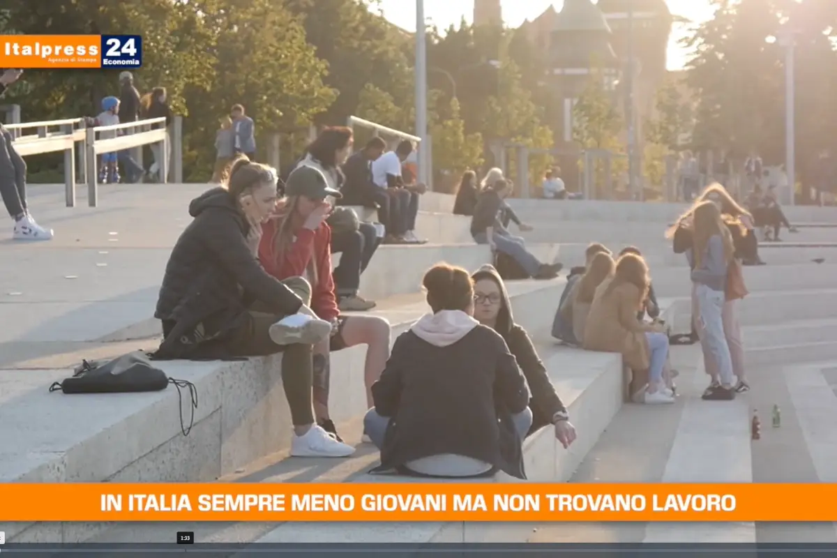 [TG Economia]: In Italia sempre meno giovani ma non trovano lavoro